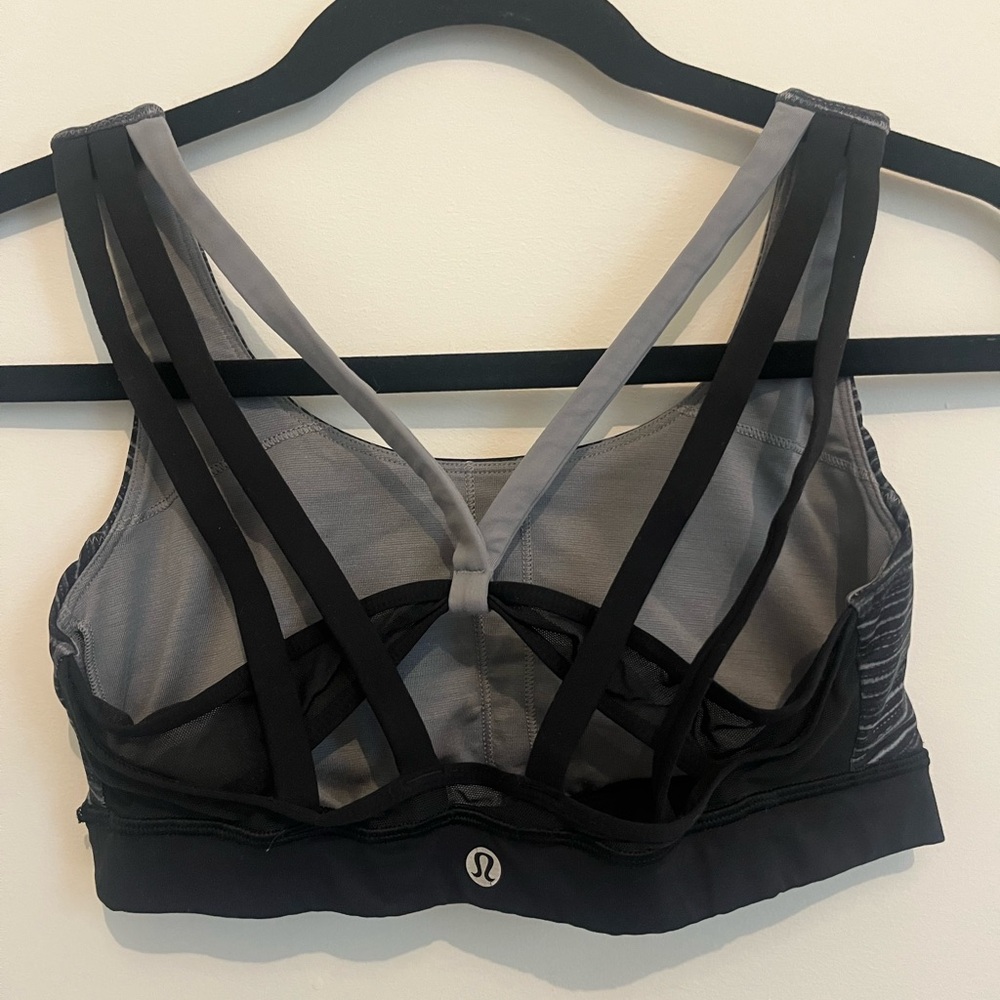Lululemon Energy Bra Exhale in Gray and Black stripes, size 6